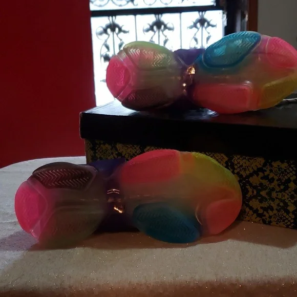 Sneakers - Picture 3 of 5